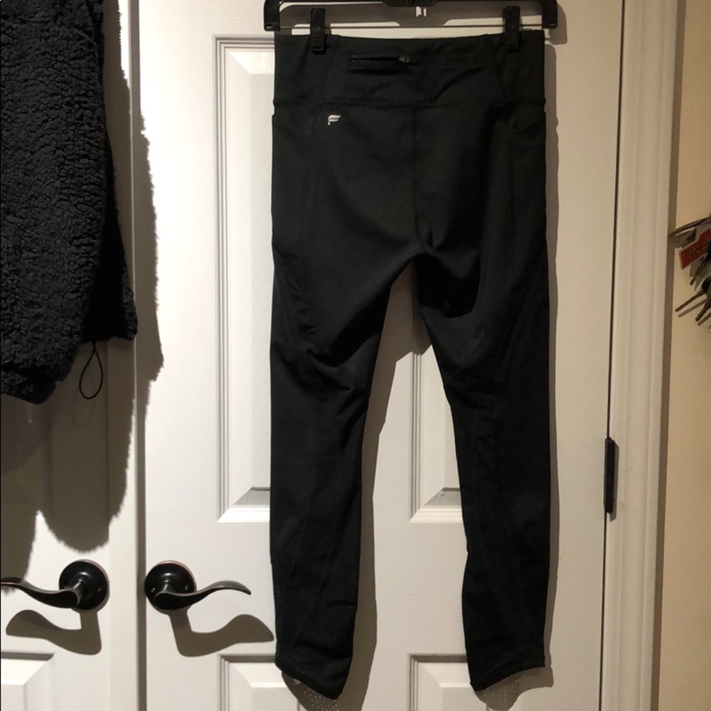 Fabletics Mid Rise Mesh Ultracool 7/8 - Picture 7 of 10
